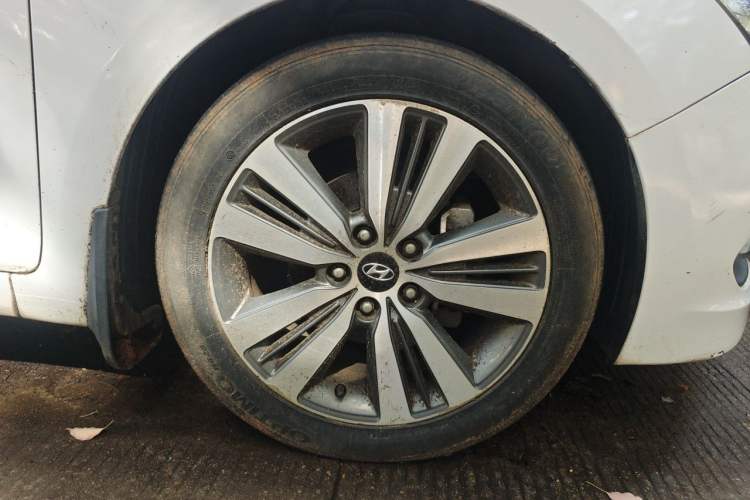 Used Hyundai Mistra 2016 1.8L Automatic Smart GLS Right Front Wheel Hub