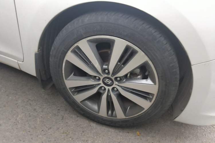 Used Hyundai Mistra 2016 1.8L Automatic Smart GLS Right Front Wheel Hub