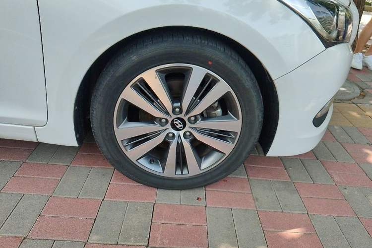 Used Hyundai Mistra 2016 1.6T Automatic Smart GLS Right Front Wheel Hub