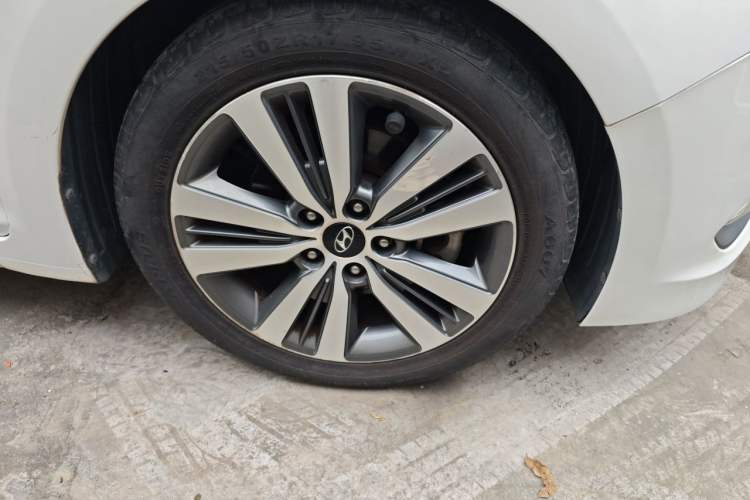 Used Hyundai Mistra 2016 1.6T Automatic Smart GLS Right Front Wheel Hub