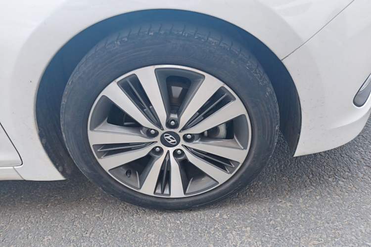 Used Hyundai Mistra 2016 1.6T Automatic Smart GLS Right Front Wheel Hub