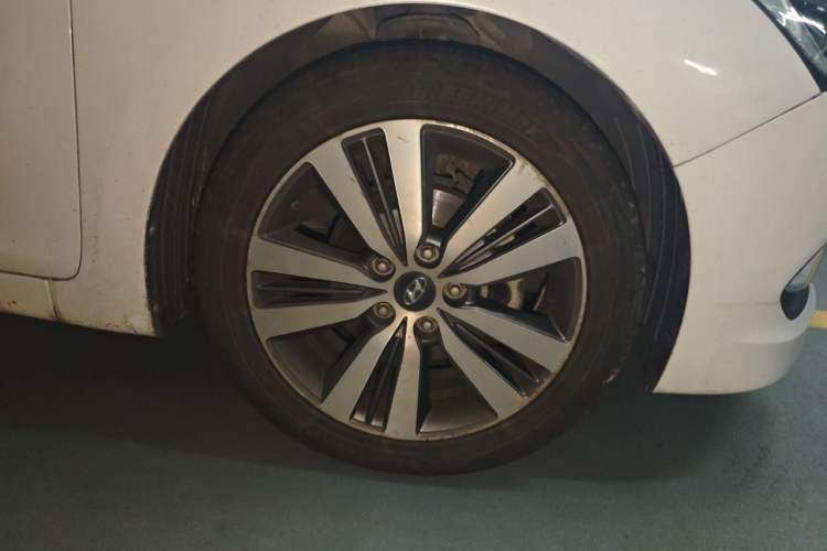 Used Hyundai Mistra 2016 1.8L Automatic Smart GLS Right Front Wheel Hub