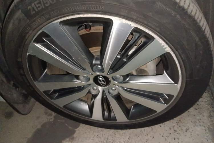 Used Hyundai Mistra 2016 1.6T Automatic Smart GLS Right Front Wheel Hub