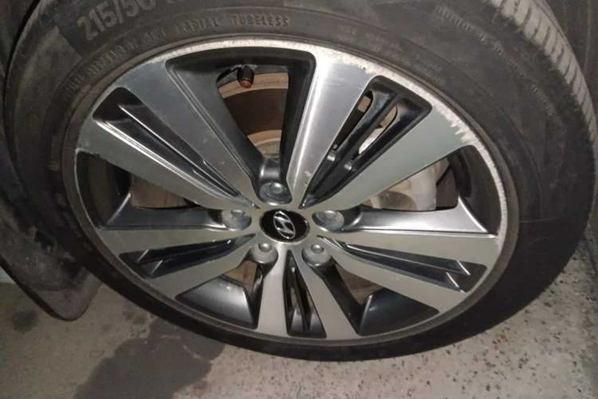 Used Hyundai Mistra 2016 1.6T Automatic Smart GLS Right Front Wheel Hub