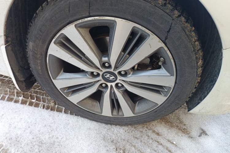 Used Hyundai Mistra 2016 1.8L Automatic Deluxe DLX Model Right Front Wheel Hub
