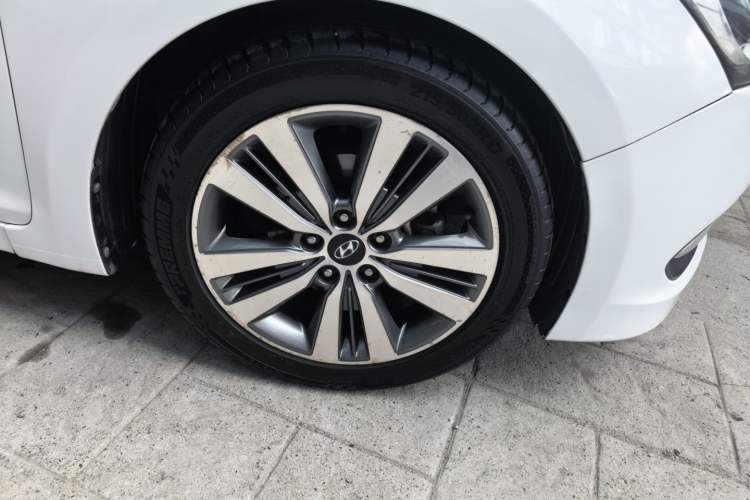 Used Hyundai Mistra 2016 1.8L Automatic Smart GLS Right Front Wheel Hub