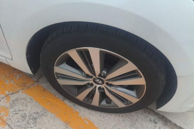 Used Hyundai Mistra 2016 1.8L Automatic Deluxe DLX Model Right Front Wheel Hub