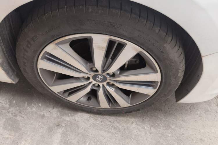 Used Hyundai Mistra 2016 1.6T Automatic Smart GLS Right Front Wheel Hub