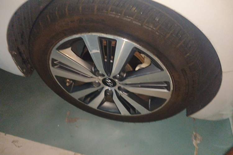 Used Hyundai Mistra 2016 1.8L Automatic Deluxe DLX Model Right Front Wheel Hub
