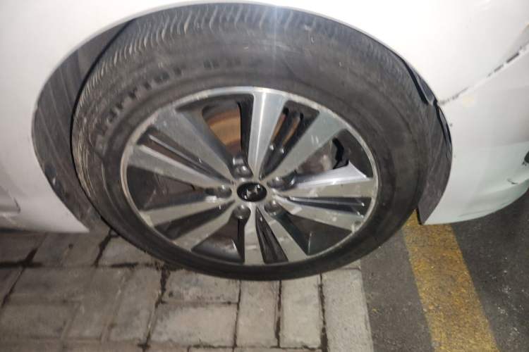 Used Hyundai Mistra 2016 1.8L Automatic Deluxe DLX Model Right Front Wheel Hub