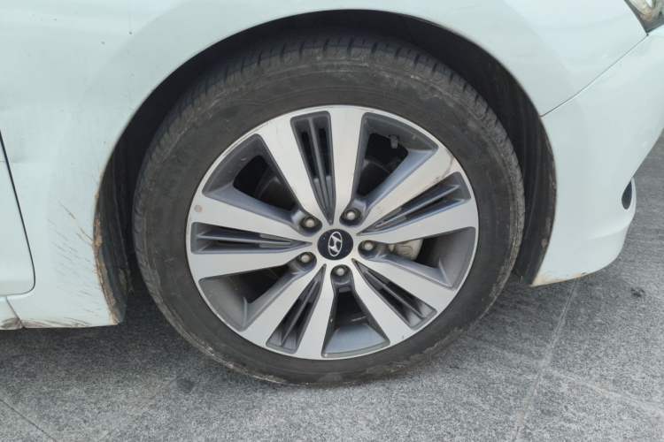 Used Hyundai Mistra 2016 1.8L Automatic Smart GLS Right Front Wheel Hub