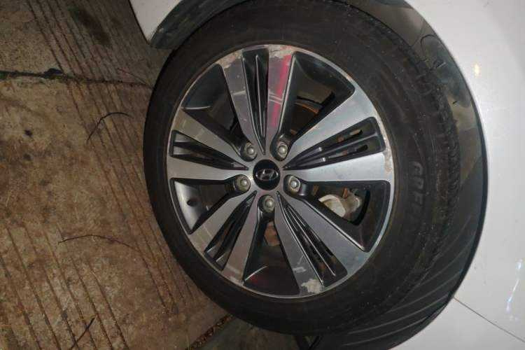 Used Hyundai Mistra 2016 1.8L Automatic Deluxe DLX Model Right Front Wheel Hub