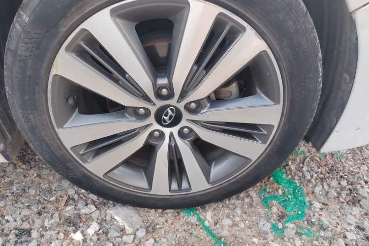 Used Hyundai Mistra 2016 1.8L Automatic Smart GLS Right Front Wheel Hub