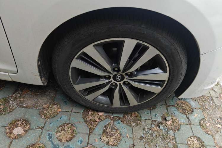 Used Hyundai Mistra 2016 1.8L Automatic Smart GLS Right Front Wheel Hub