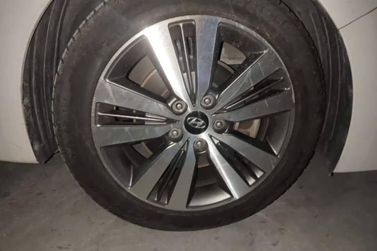 Used Hyundai Mistra 2016 1.6T Automatic Smart GLS Right Front Wheel Hub
