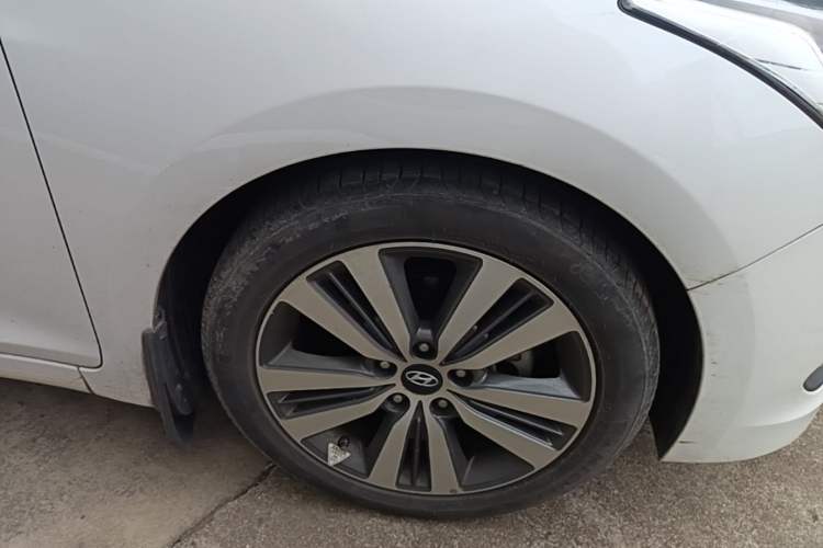Used Hyundai Mistra 2016 1.8L Automatic Smart GLS Right Front Wheel Hub
