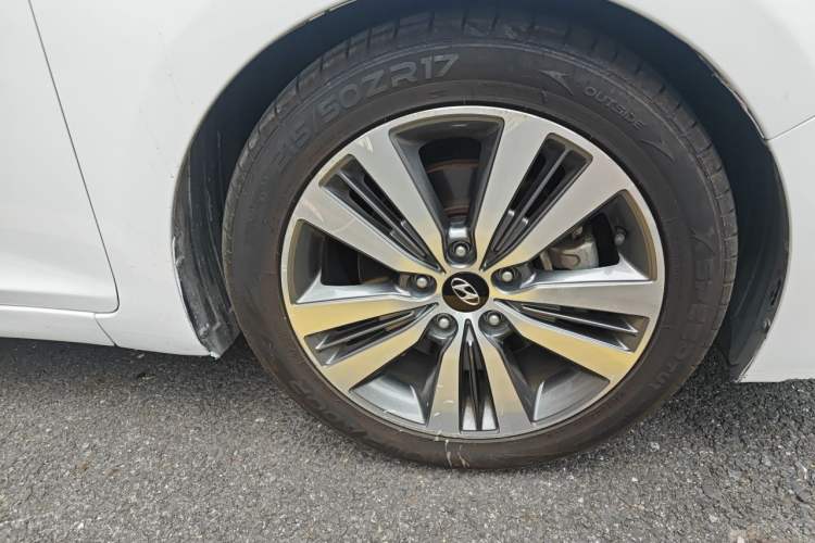 Used Hyundai Mistra 2016 1.6T Automatic Smart GLS Right Front Wheel Hub