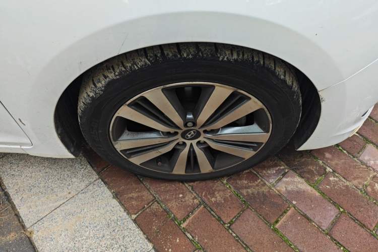 Used Hyundai Mistra 2016 1.6T Automatic Smart GLS Right Front Wheel Hub