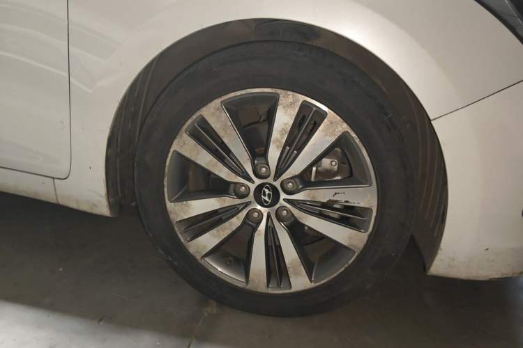 Used Hyundai Mistra 2016 1.6T Automatic Smart GLS Right Front Wheel Hub