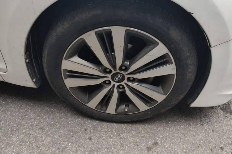 Used Hyundai Mistra 2016 1.8L Automatic Comfort GL Model Right Front Wheel Hub