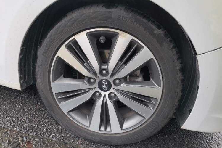 Used Hyundai Mistra 2016 1.8L Automatic Smart GLS Right Front Wheel Hub
