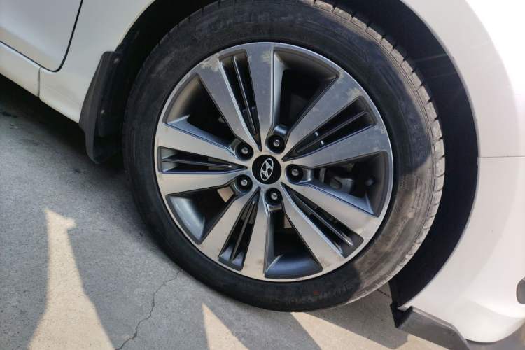 Used Hyundai Mistra 2016 1.6T Automatic Smart GLS Right Front Wheel Hub