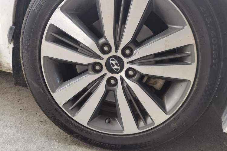 Used Hyundai Mistra 2016 1.6T Automatic Smart GLS Right Front Wheel Hub