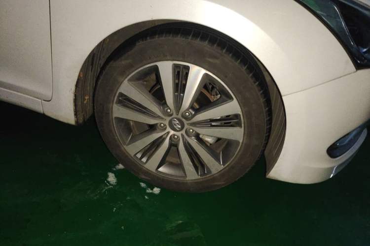 Used Hyundai Mistra 2016 1.8L Automatic Smart GLS Right Front Wheel Hub
