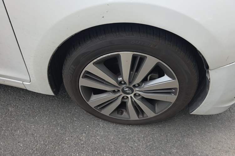 Used Hyundai Mistra 2016 1.8L Automatic Deluxe DLX Model Right Front Wheel Hub