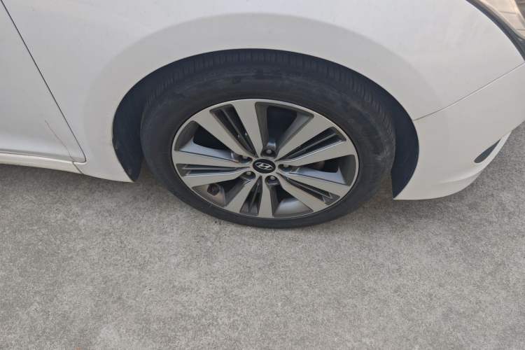 Used Hyundai Mistra 2016 1.8L Automatic Deluxe DLX Model Right Front Wheel Hub