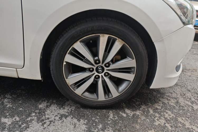 Used Hyundai Mistra 2016 1.8L Automatic Smart GLS Right Front Wheel Hub
