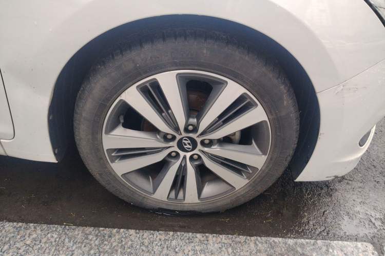 Used Hyundai Mistra 2016 1.8L Automatic Smart GLS Right Front Wheel Hub