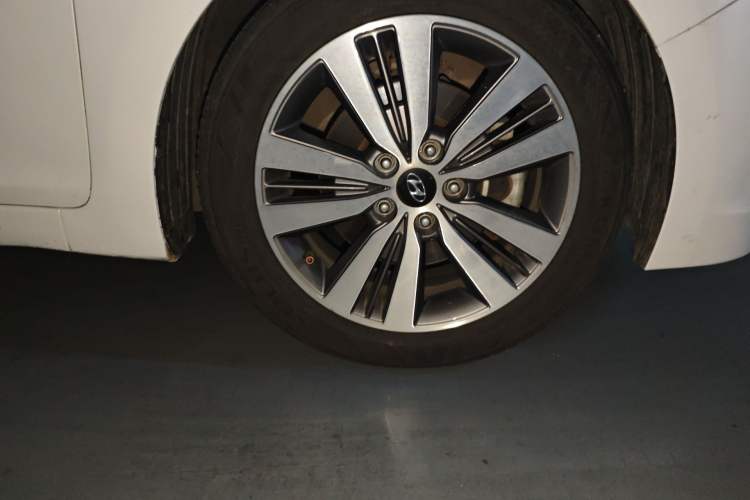 Used Hyundai Mistra 2016 1.6T Automatic Smart GLS Right Front Wheel Hub