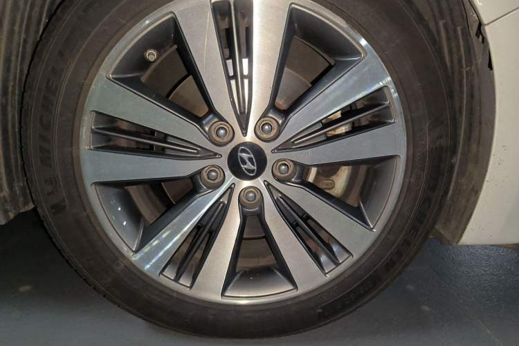Used Hyundai Mistra 2016 1.6T Automatic Smart GLS Right Front Wheel Hub