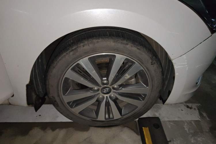 Used Hyundai Mistra 2016 1.6T Automatic Smart GLS Right Front Wheel Hub