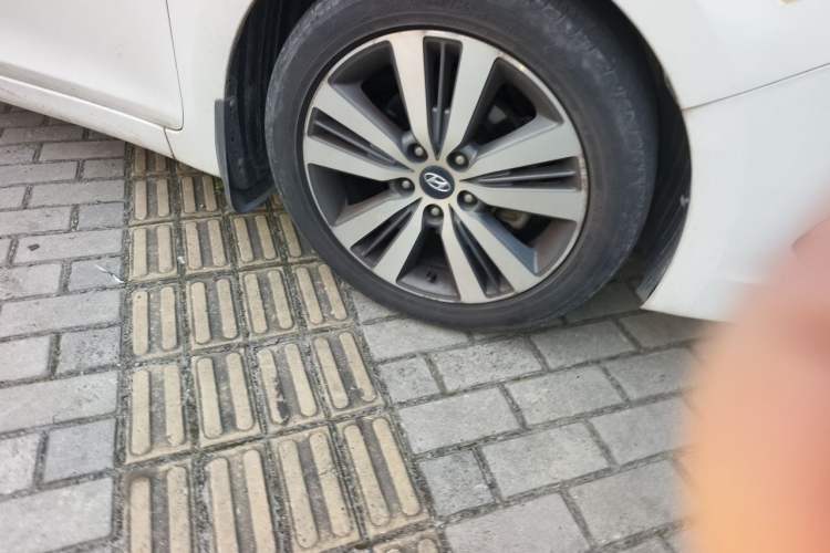 Used Hyundai Mistra 2016 1.8L Automatic Smart GLS Right Front Wheel Hub