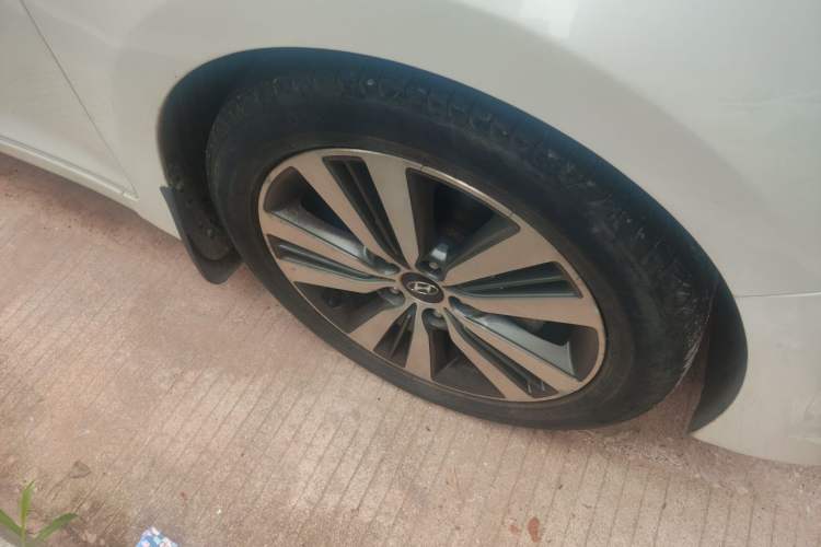 Used Hyundai Mistra 2016 1.8L Automatic Deluxe DLX Model Right Front Wheel Hub