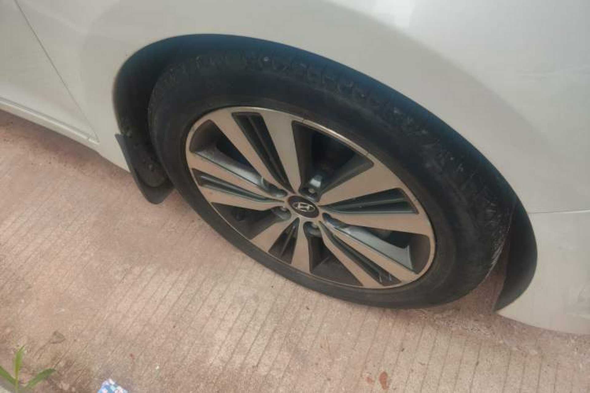 Used Hyundai Mistra 2016 1.8L Automatic Deluxe DLX Model Right Front Wheel Hub