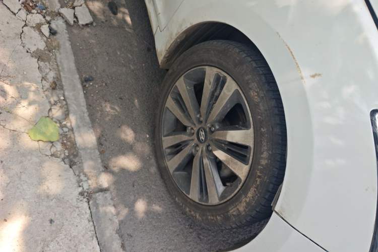 Used Hyundai Mistra 2016 1.8L Automatic Smart GLS Right Front Wheel Hub