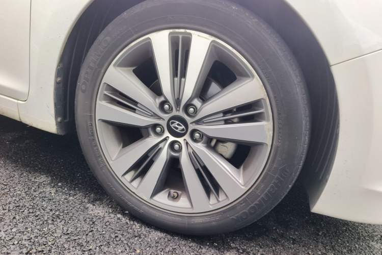 Used Hyundai Mistra 2016 1.8L Automatic Deluxe DLX Model Right Front Wheel Hub