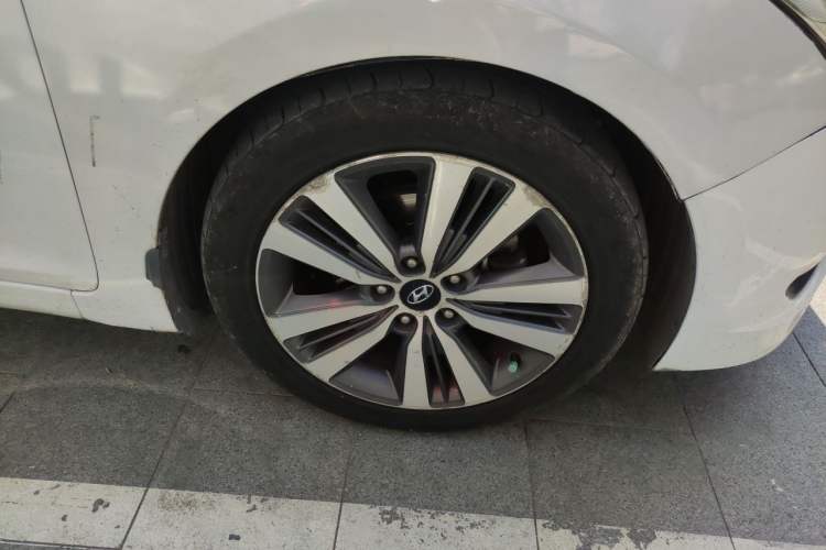 Used Hyundai Mistra 2016 1.8L Automatic Smart GLS Right Front Wheel Hub