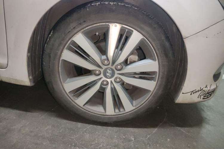 Used Hyundai Mistra 2016 1.8L Automatic Smart GLS Right Front Wheel Hub