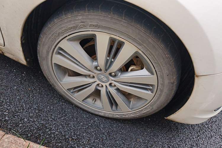 Used Hyundai Mistra 2016 1.6T Automatic Smart GLS Right Front Wheel Hub