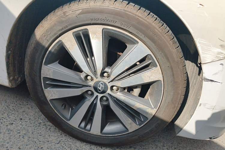 Used Hyundai Mistra 2016 1.8L Automatic Smart GLS Right Front Wheel Hub