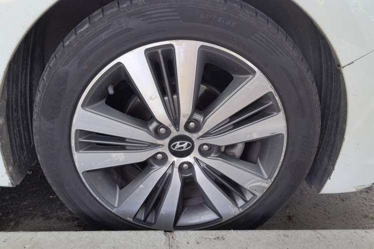 Used Hyundai Mistra 2016 1.8L Automatic Smart GLS Right Front Wheel Hub
