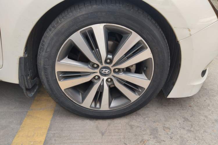Used Hyundai Mistra 2016 1.8L Automatic Smart GLS Right Front Wheel Hub