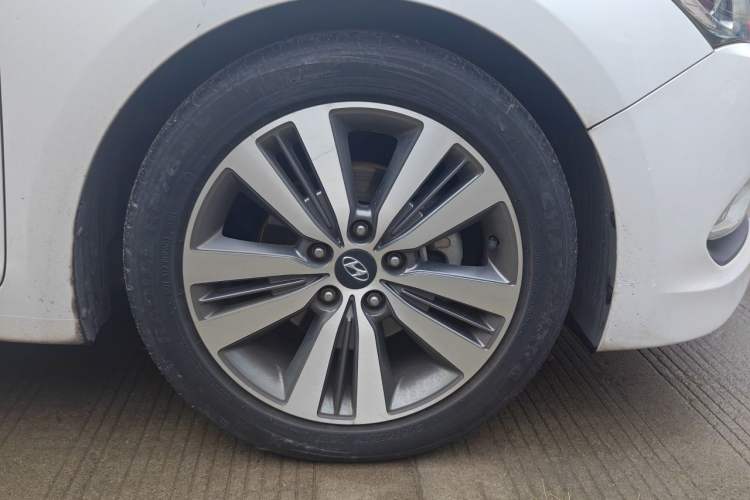 Used Hyundai Mistra 2016 1.8L Automatic Smart GLS Right Front Wheel Hub