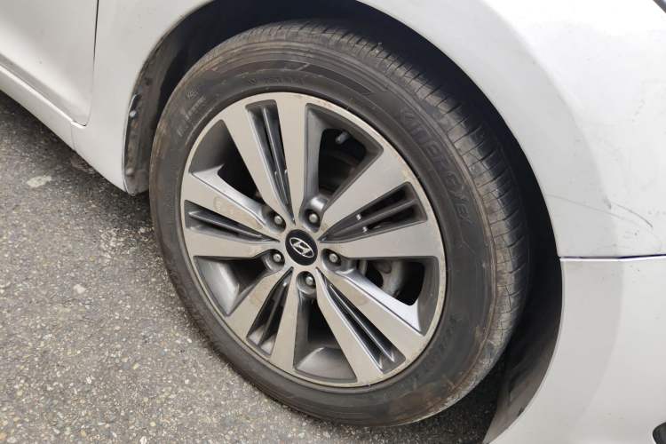 Used Hyundai Mistra 2016 1.8L Automatic Smart GLS Right Front Wheel Hub
