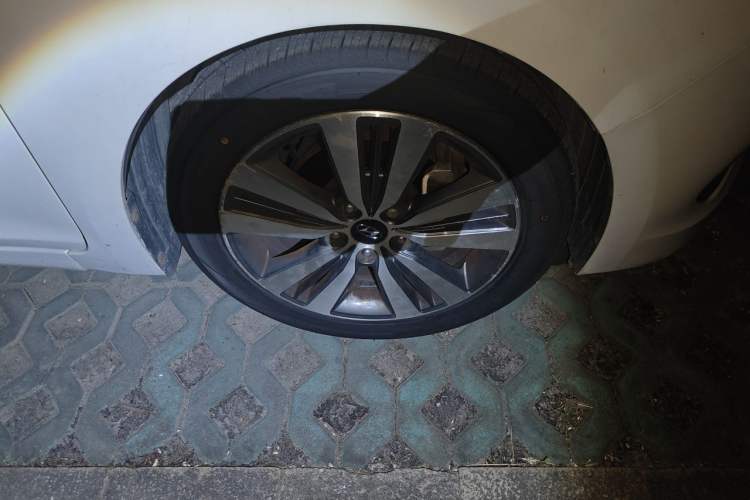 Used Hyundai Mistra 2016 1.8L Automatic Deluxe DLX Model Right Front Wheel Hub