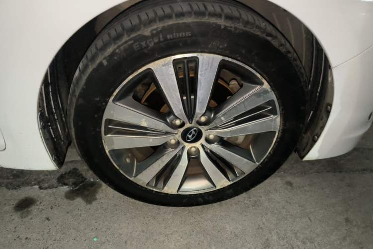 Used Hyundai Mistra 2016 1.6T Automatic Smart GLS Right Front Wheel Hub
